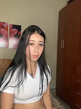 Snapshot of Zoee_t chatting on 01.21.25 Zoee t online show from 01.21.25