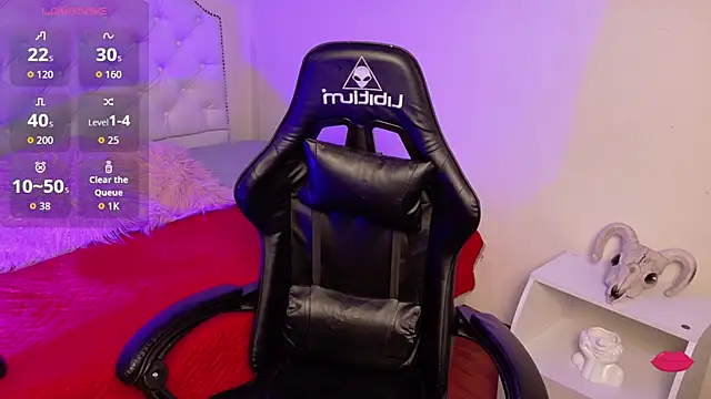 Aurora Hotson online show from 11.23.25