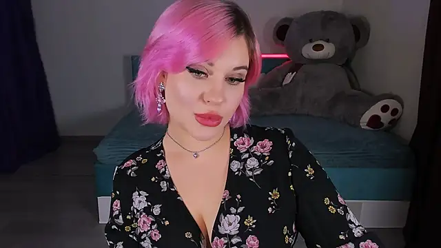 Snapshot of evaharve chatting on 12.11.24 evaharve online show from 12.11.24