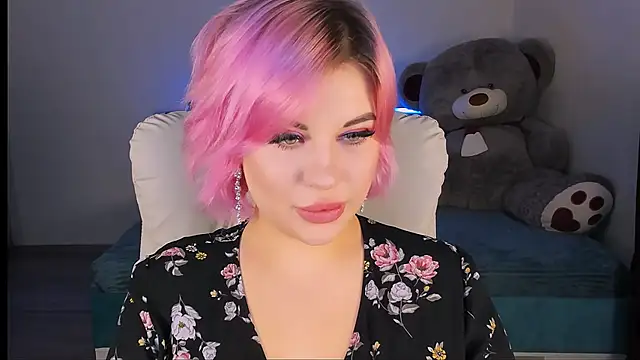 Snapshot of evaharve chatting on 12.11.24 evaharve online show from 12.11.24