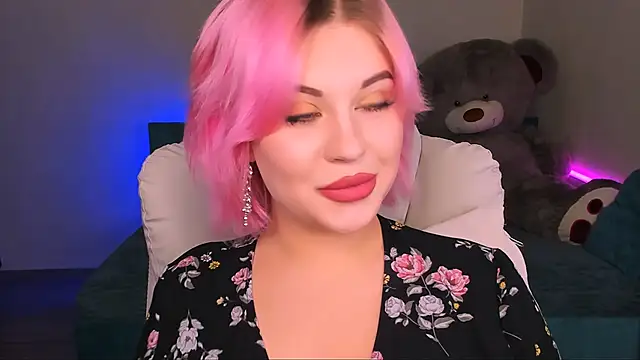 Snapshot of evaharve chatting on 12.14.24 evaharve online show from 12.14.24