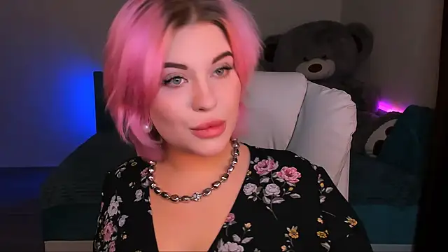 Snapshot of evaharve chatting on 12.16.24 evaharve online show from 12.16.24