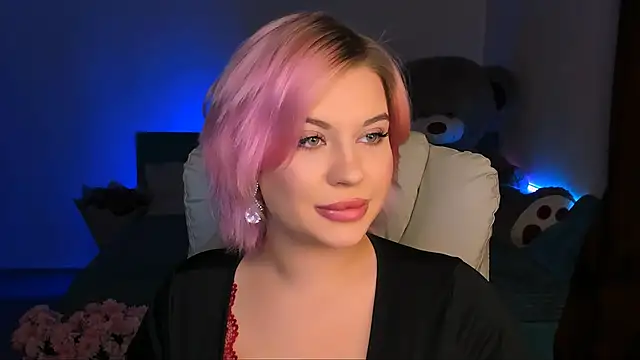 Snapshot of evaharve chatting on 12.19.24 evaharve online show from 12.19.24