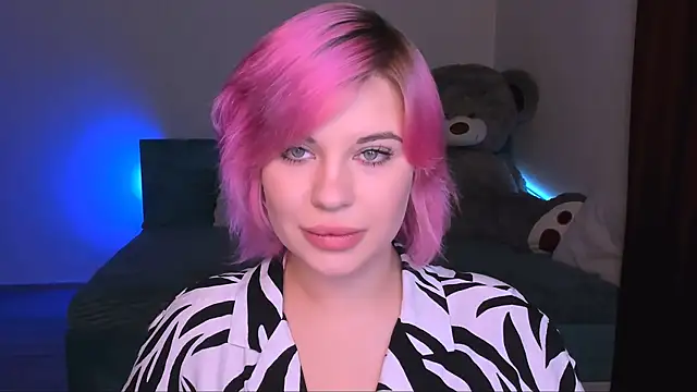 Snapshot of evaharve chatting on 12.23.24 evaharve online show from 12.23.24