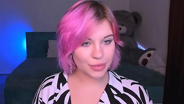 Snapshot of evaharve chatting on 12.24.24 evaharve online show from 12.24.24