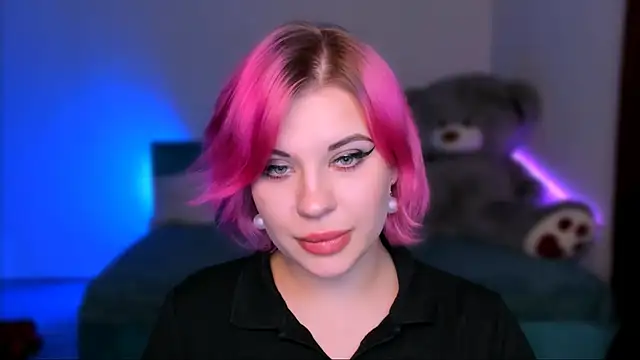 Snapshot of evaharve chatting on 12.27.24 evaharve online show from 12.27.24