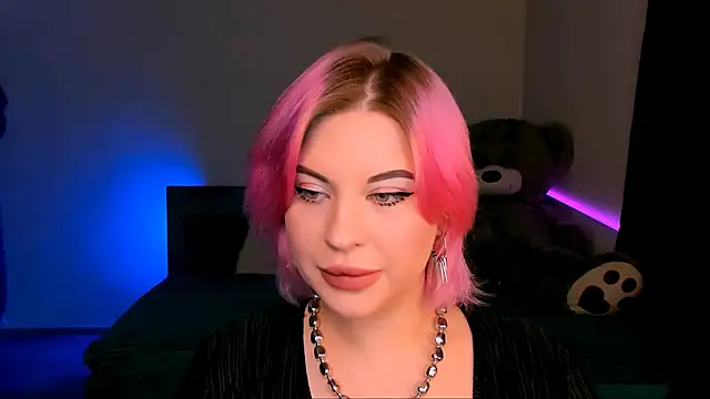 Snapshot of evaharve chatting on 01.12.25 evaharve online show from 01.12.25