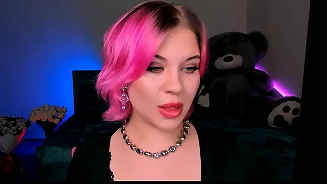 Snapshot of evaharve chatting on 01.18.25 evaharve online show from 01.18.25