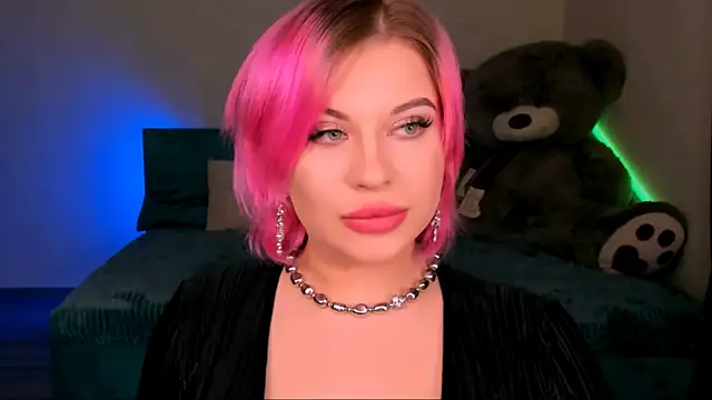 Snapshot of evaharve chatting on 01.29.25 evaharve online show from 01.29.25