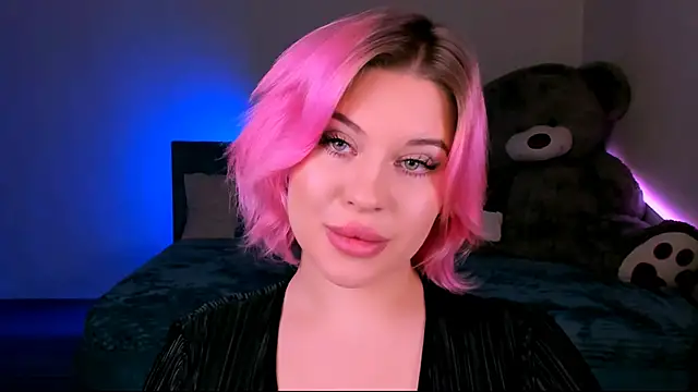 Snapshot of evaharve chatting on 02.02.25 evaharve online show from 02.02.25