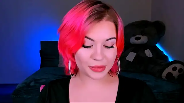 Snapshot of evaharve chatting on 02.05.25 evaharve online show from 02.05.25