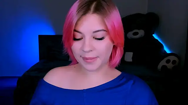 Snapshot of evaharve chatting on 02.13.25 evaharve online show from 02.13.25