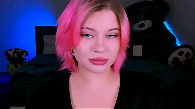 Snapshot of evaharve chatting on 02.14.25 evaharve online show from 02.14.25