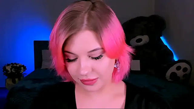 Snapshot of evaharve chatting on 02.15.25 evaharve online show from 02.15.25