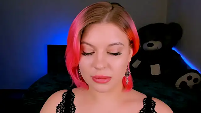 Snapshot of evaharve chatting on 02.21.25 evaharve online show from 02.21.25