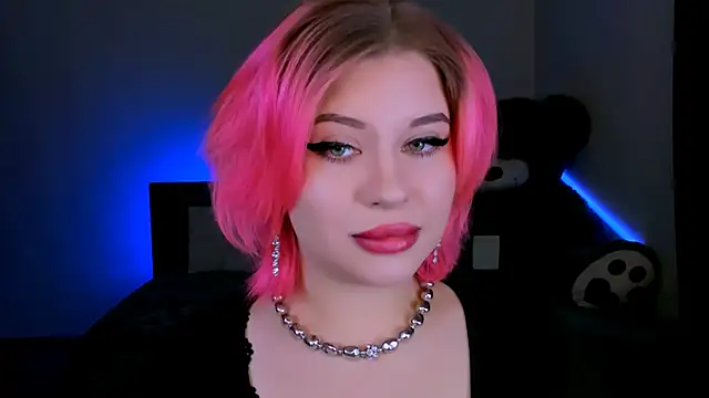 Snapshot of evaharve chatting on 02.22.25 evaharve online show from 02.22.25