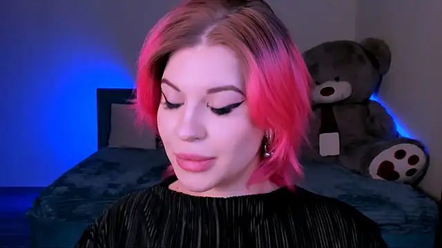 Snapshot of evaharve chatting on 02.23.25 evaharve online show from 02.23.25