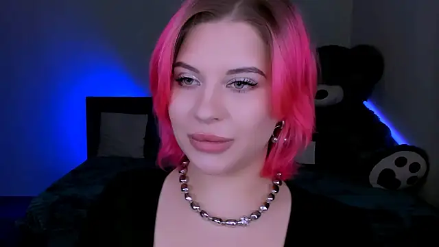 Snapshot of evaharve chatting on 02.25.25 evaharve online show from 02.25.25