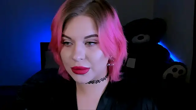 Snapshot of evaharve chatting on 02.28.25 evaharve online show from 02.28.25