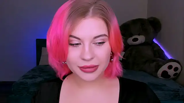 Snapshot of evaharve chatting on 03.05.25 evaharve online show from 03.05.25