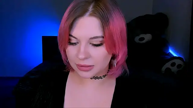 Snapshot of evaharve chatting on 03.15.25 evaharve online show from 03.15.25