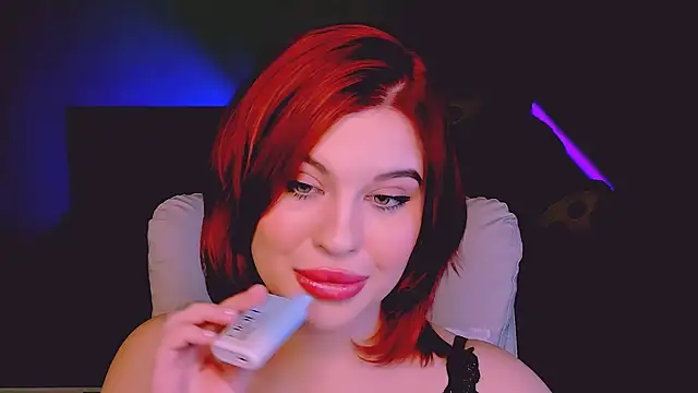 Snapshot of evaharve chatting on 09.25.25 evaharve online show from 09.25.25