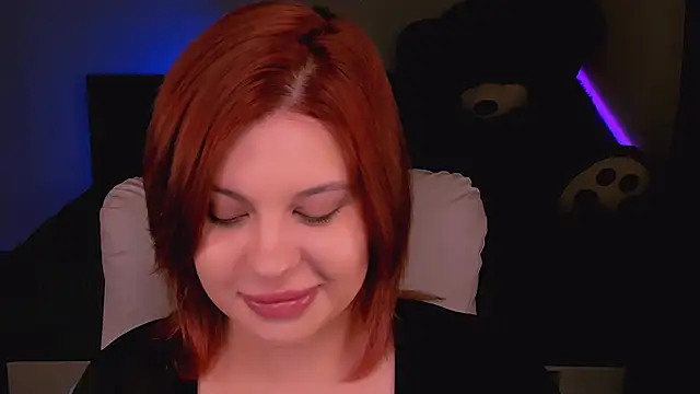 Snapshot of evaharve chatting on 09.26.25 evaharve online show from 09.26.25