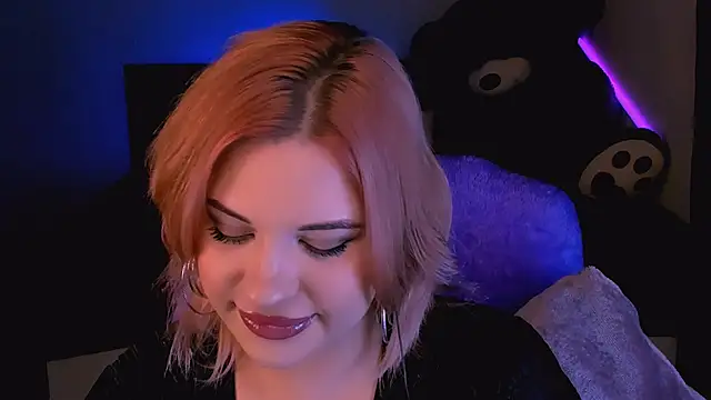 Snapshot of evaharve chatting on 10.22.25 evaharve online show from 10.22.25