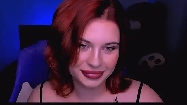 Snapshot of evaharve chatting on 10.29.25 evaharve online show from 10.29.25