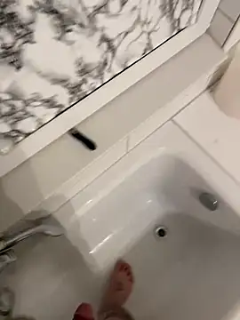 Snapshot of Loco42- chatting on 12.24.24 Loco42- online show from 12.24.24