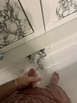 Snapshot of Loco42- chatting on 02.08.25 Loco42- online show from 02.08.25