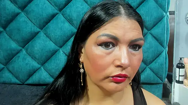 PENELOPELEWISs online show from 11.17.25