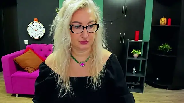 ChristyBrooks online show from 11.04.25