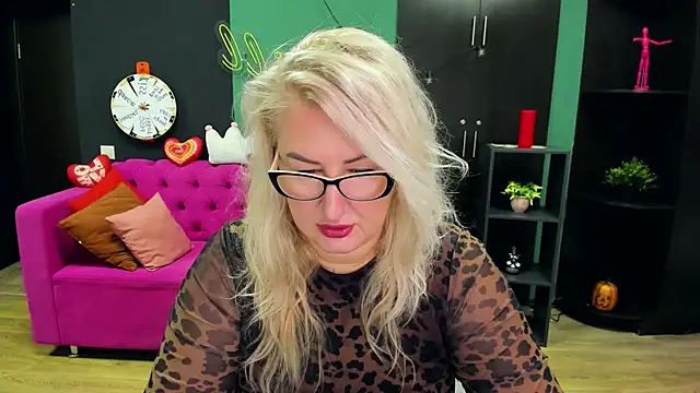 ChristyBrooks online show from 11.12.25