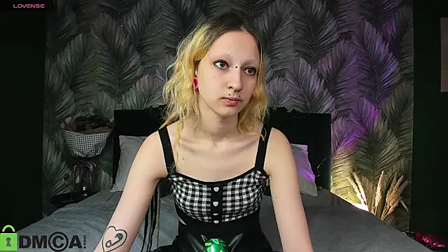 Snapshot of Lexy-Woorhez chatting on 12.15.25 Lexy-Woorhez online show from 12.15.25