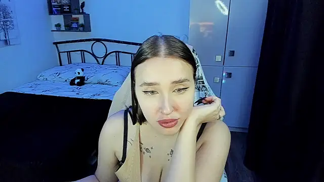 LinaTruly online show from 11.17.25