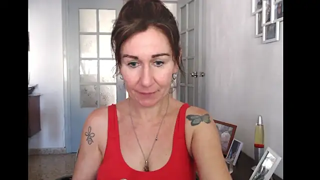 Snapshot of TamaraSweetxo chatting on 05.27.26 TamaraSweetxo online show from 05.27.26