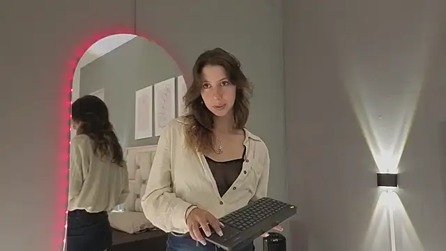 jolie lov online show from 11.06.25