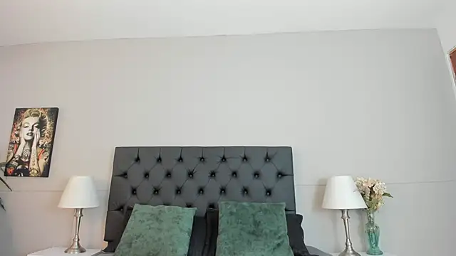 Snapshot of Robin_Rief chatting on 10.15.25 Robin Rief online show from 10.15.25