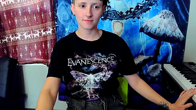 Snapshot of _hellostormy_ chatting on 10.22.25 hellostormy online show from 10.22.25