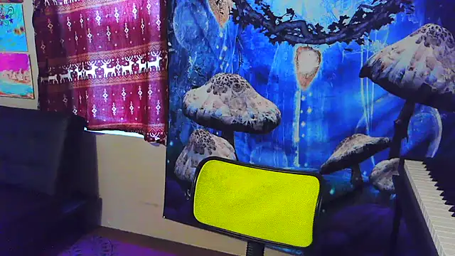 Snapshot of _hellostormy_ chatting on 10.25.25 hellostormy online show from 10.25.25