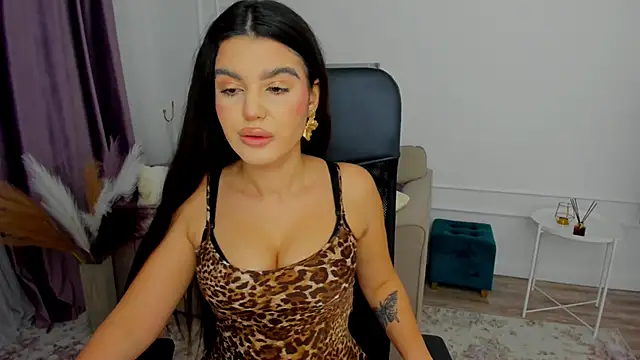 Snapshot of AlluringAriel chatting on 02.06.25 AlluringAriel online show from 02.06.25