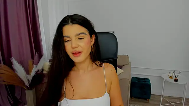 Snapshot of AlluringAriel chatting on 02.06.25 AlluringAriel online show from 02.06.25