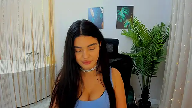 Snapshot of AlluringAriel chatting on 02.08.25 AlluringAriel online show from 02.08.25