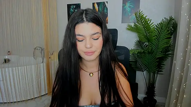 Snapshot of AlluringAriel chatting on 02.16.25 AlluringAriel online show from 02.16.25