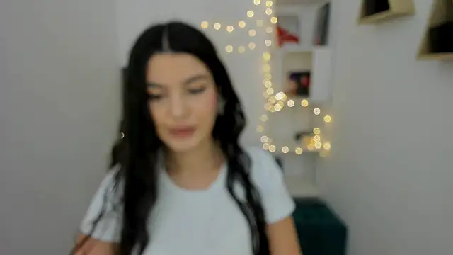 Snapshot of AlluringAriel chatting on 02.21.25 AlluringAriel online show from 02.21.25