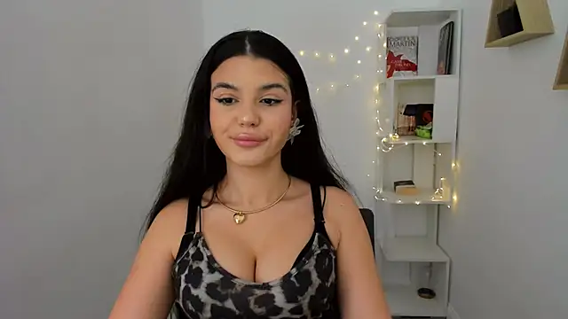 Snapshot of AlluringAriel chatting on 03.04.25 AlluringAriel online show from 03.04.25