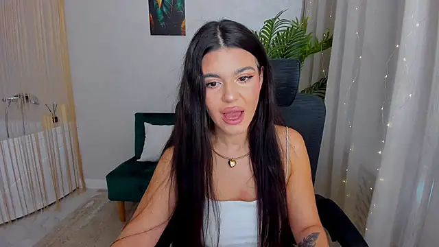 Snapshot of AlluringAriel chatting on 03.13.25 AlluringAriel online show from 03.13.25