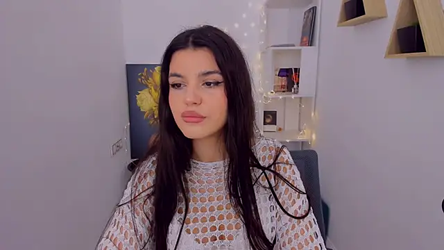 Snapshot of AlluringAriel chatting on 03.15.25 AlluringAriel online show from 03.15.25