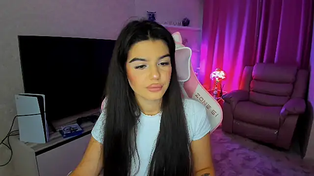 Snapshot of AlluringAriel chatting on 09.11.25 AlluringAriel online show from 09.11.25